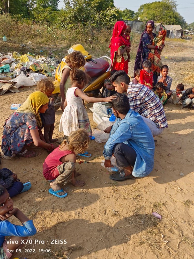 Nayak Sanstha of Jaipur has distributed 160 sleepers to the needy people
