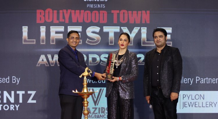 Isha Koppikar Sets the Stage Ablaze at Awards Night