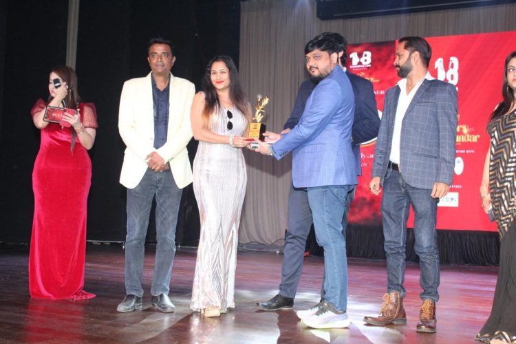 Paritosh aka Aashish Mehrotra made a special appearance as the chief guest at the Miss and Mrs Bhayander 2024 fashion show