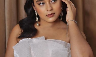 Elegance Redefined: Sumbul Touqeer's Stunning Fashion Statement