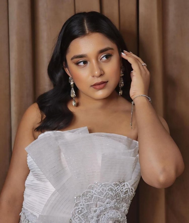 Elegance Redefined: Sumbul Touqeer's Stunning Fashion Statement