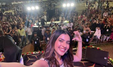 Kashika Kapoor Enjoys Garba at Alankar Navratri Event in Surat Along With The Caste As She Promotes Her Film 'Aayushmati Geeta Matric Pass'