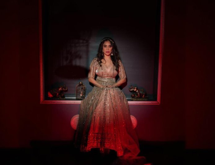 Nikita Rawal Glows in Golden Gown, Feels “Shimmery”